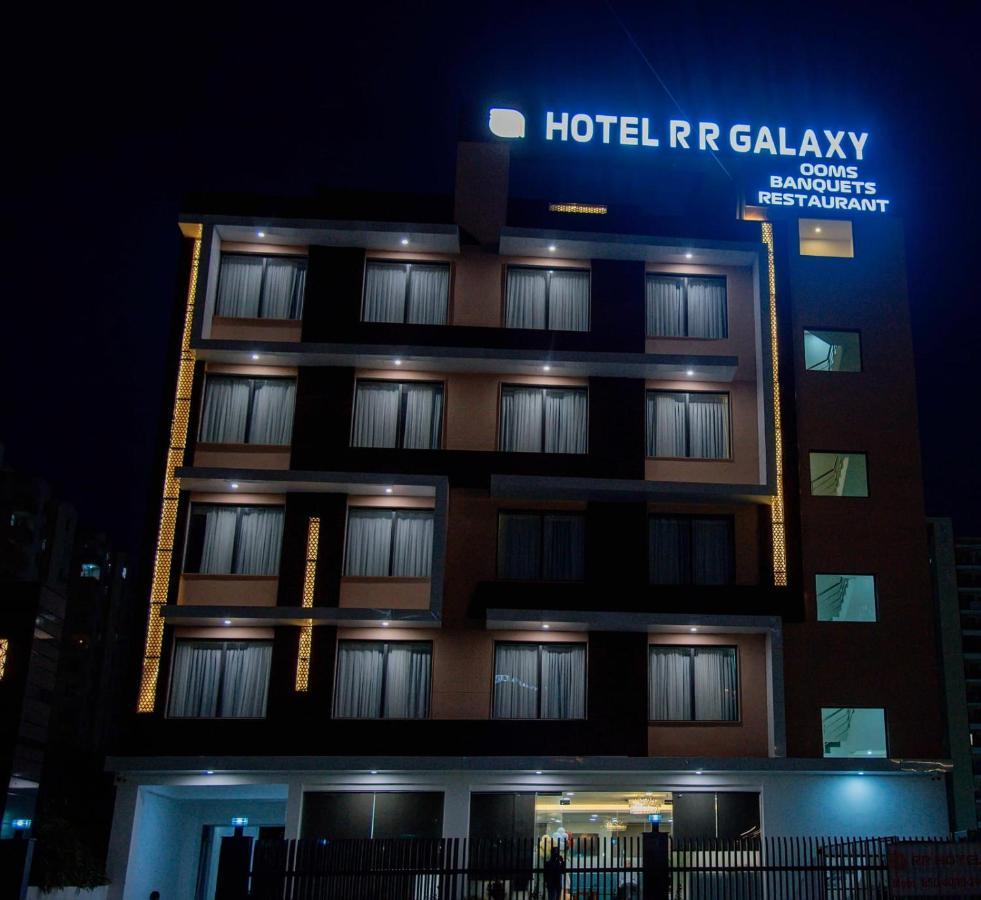 Rr Galaxy Hotel Gurgáon Kültér fotó