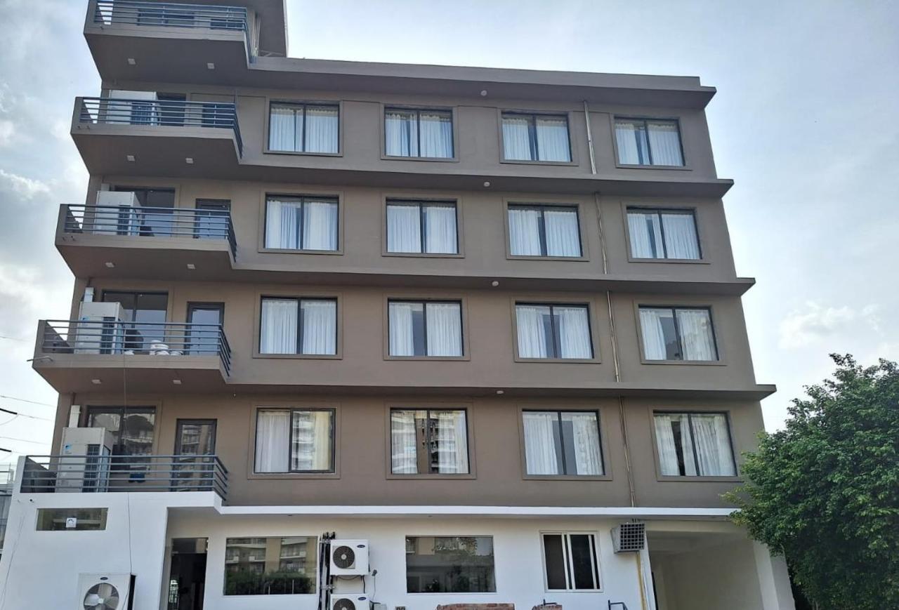 Rr Galaxy Hotel Gurgáon Kültér fotó