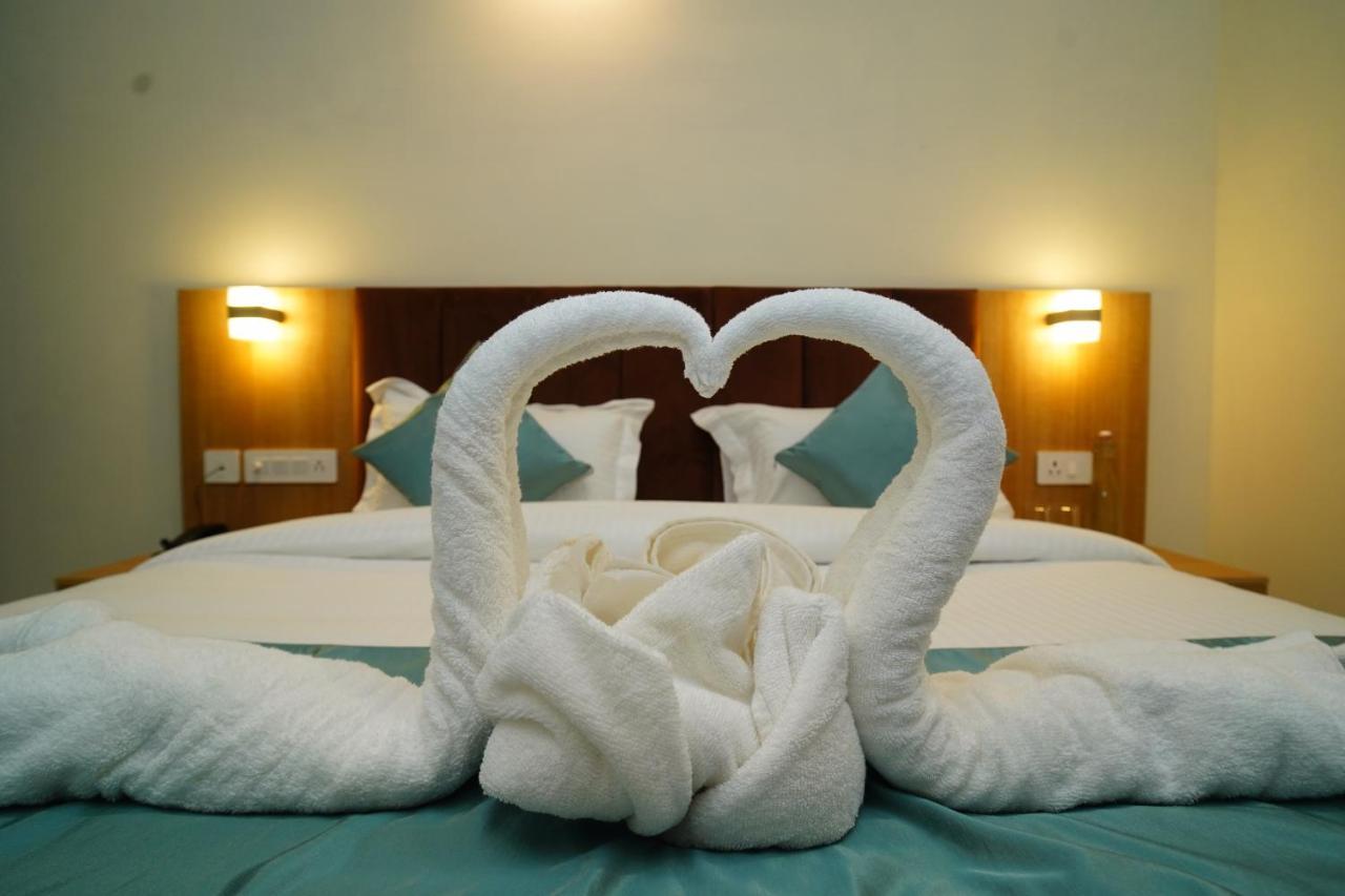 Rr Galaxy Hotel Gurgáon Kültér fotó