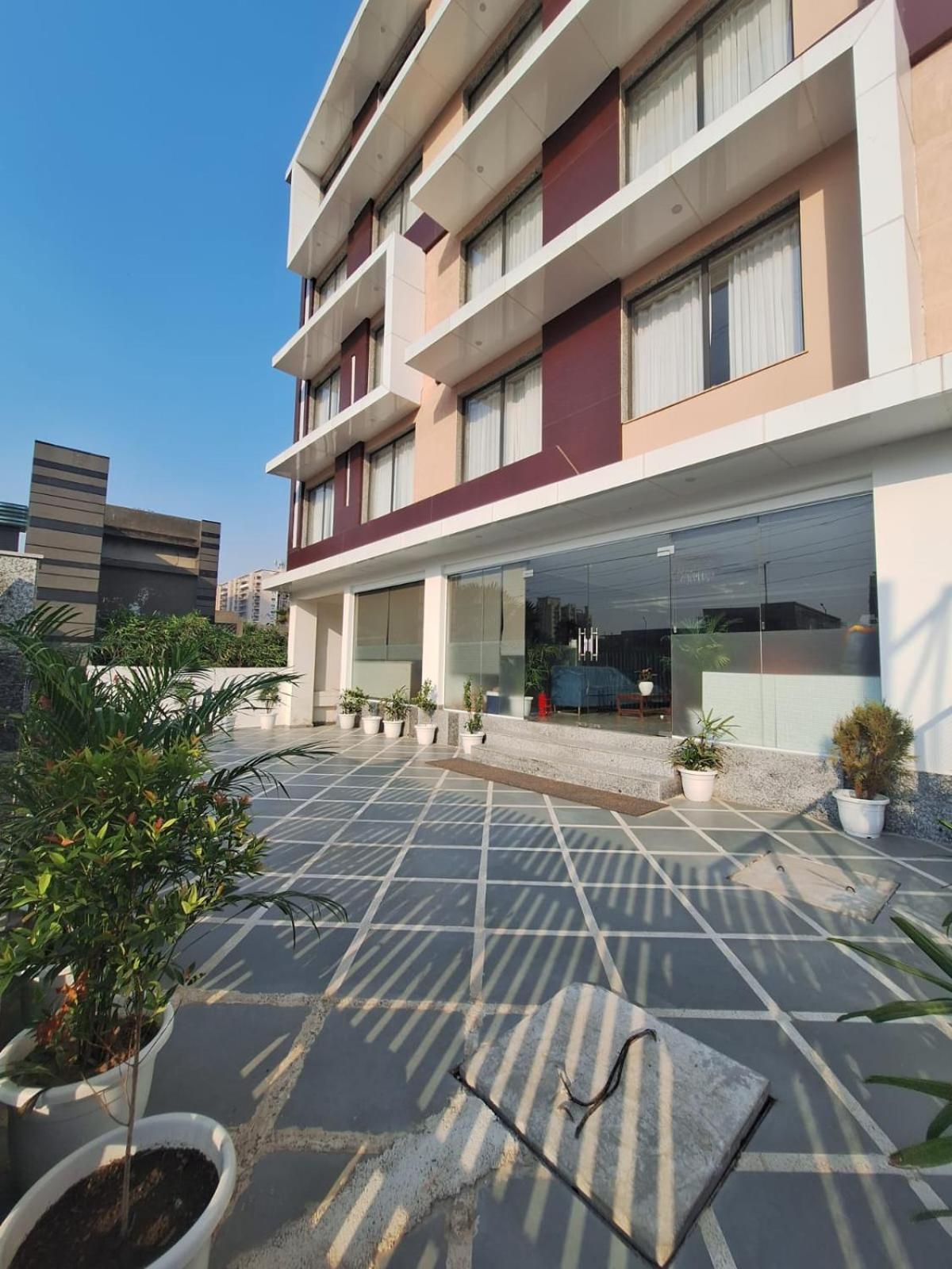 Rr Galaxy Hotel Gurgáon Kültér fotó