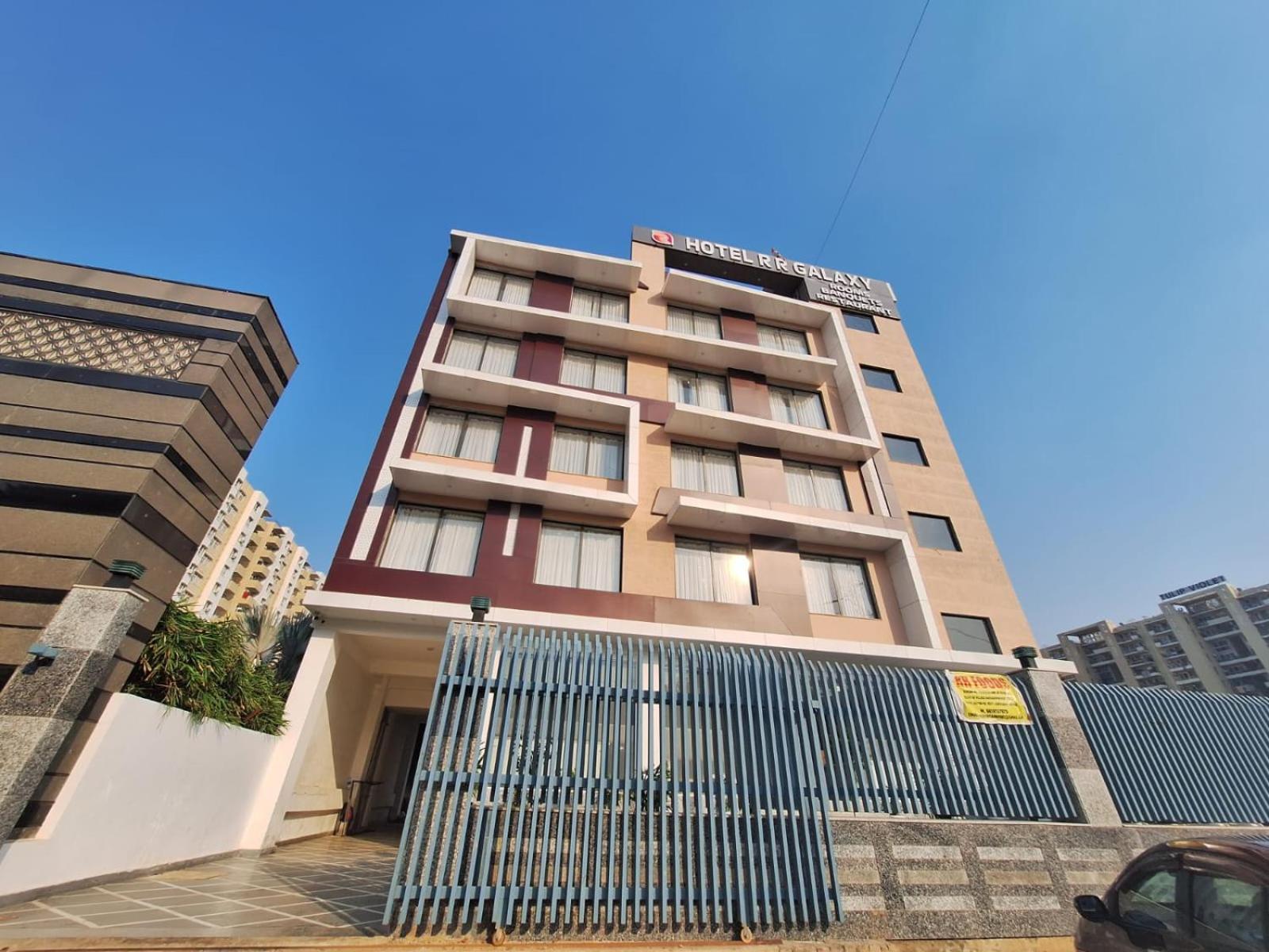 Rr Galaxy Hotel Gurgáon Kültér fotó