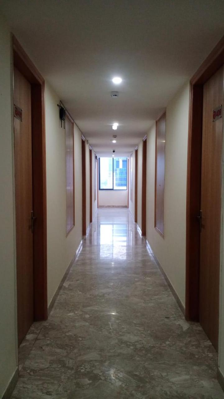 Rr Galaxy Hotel Gurgáon Kültér fotó