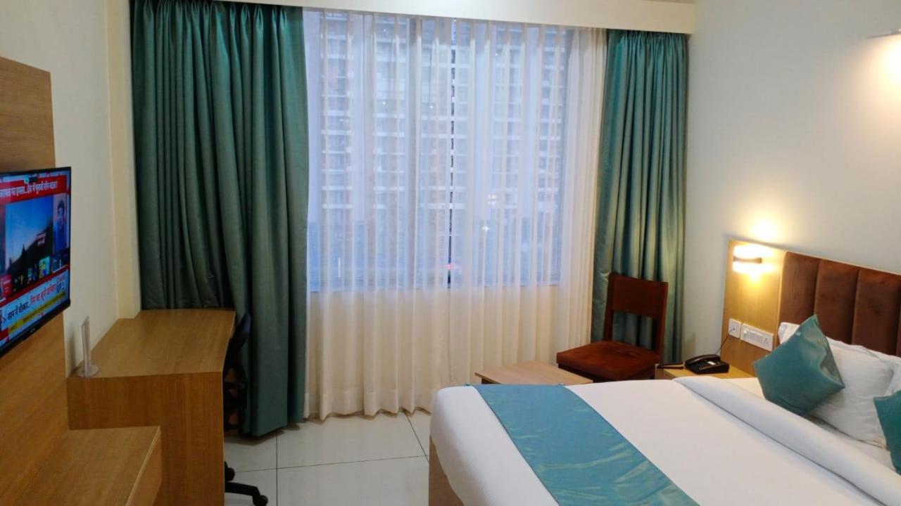 Rr Galaxy Hotel Gurgáon Kültér fotó