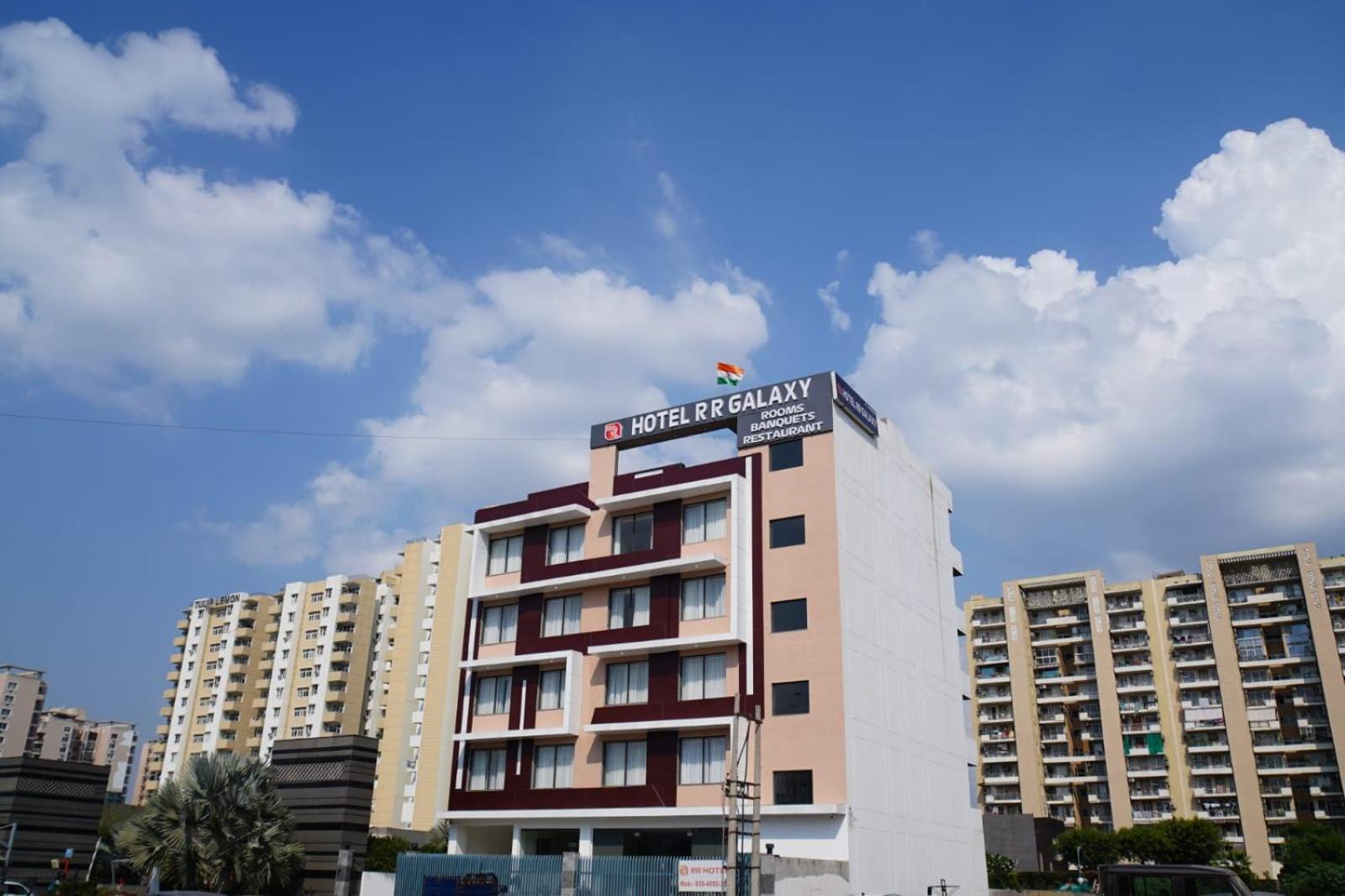 Rr Galaxy Hotel Gurgáon Kültér fotó