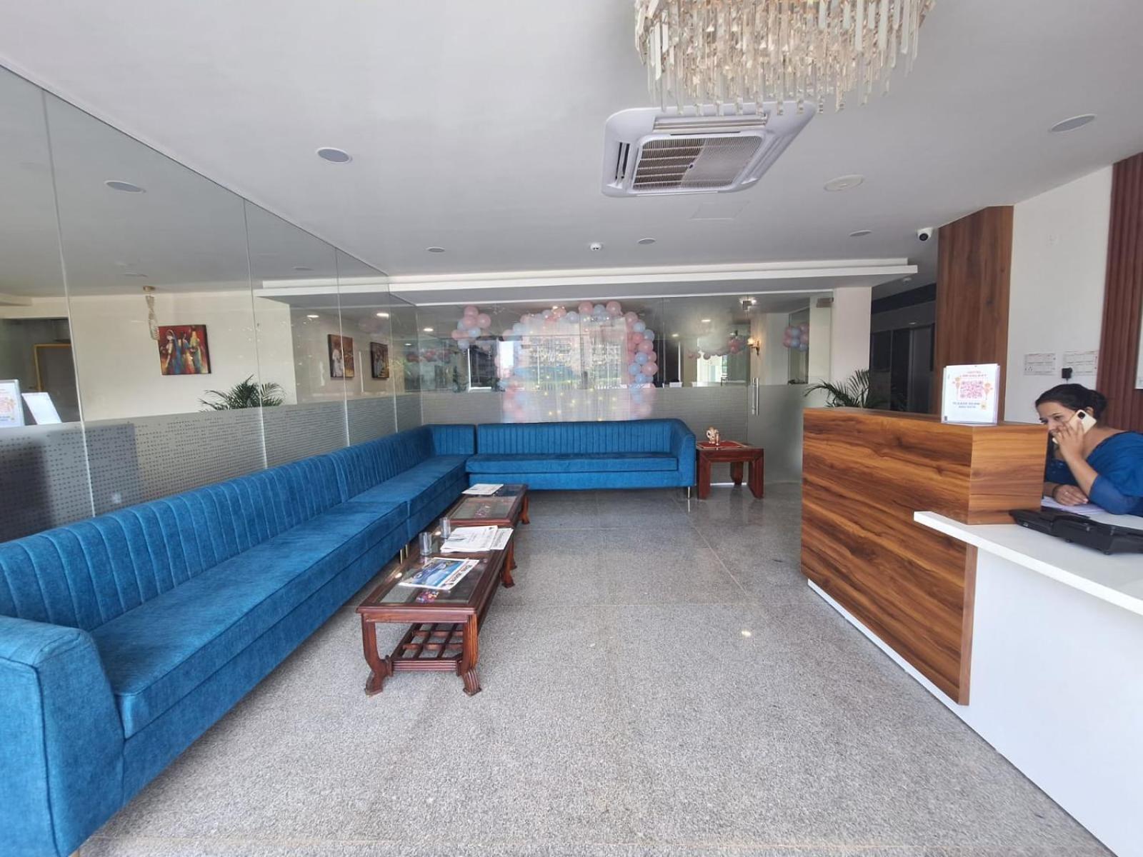 Rr Galaxy Hotel Gurgáon Kültér fotó
